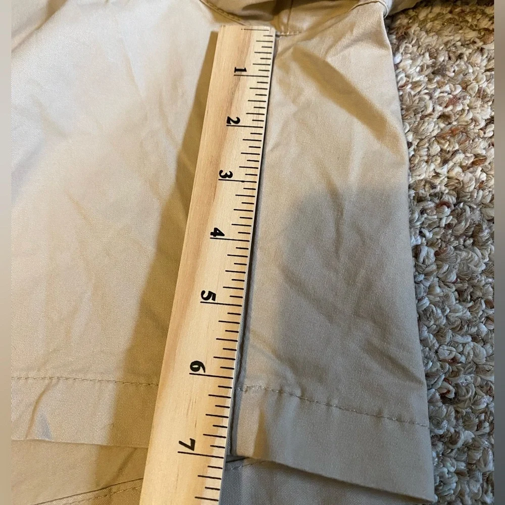 Old Navy Khaki Shorts - Picture 3 of 4